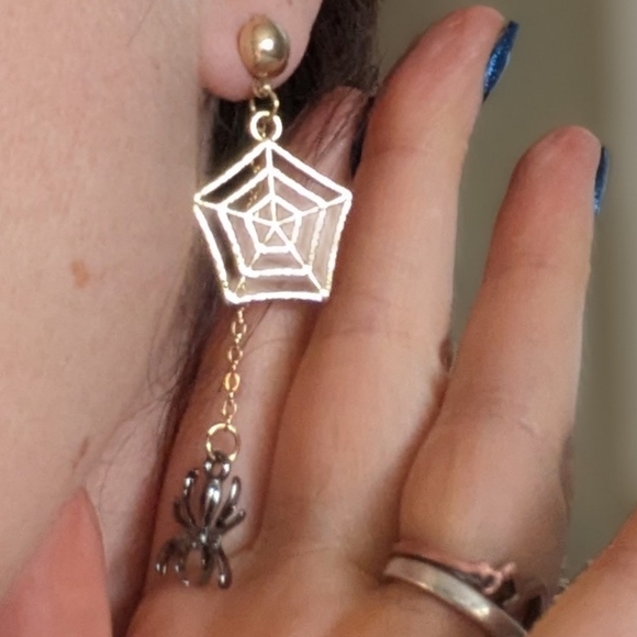 Spiderweb Spider Dangle Earrings Gothic Halloween Witch 3" - Picture 7 of 8
